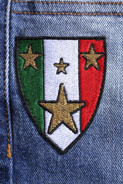 2개의 로고가 있는 라이트 블루 슬림핏 진