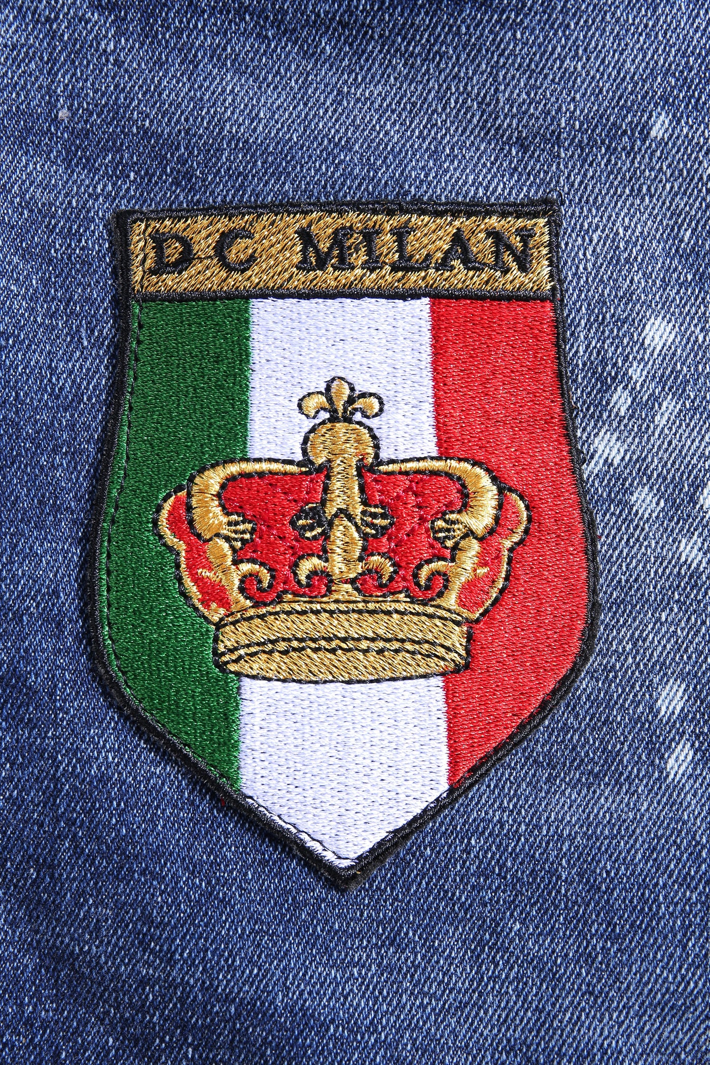 2개의 로고가 있는 미디엄 블루 슬림핏 진