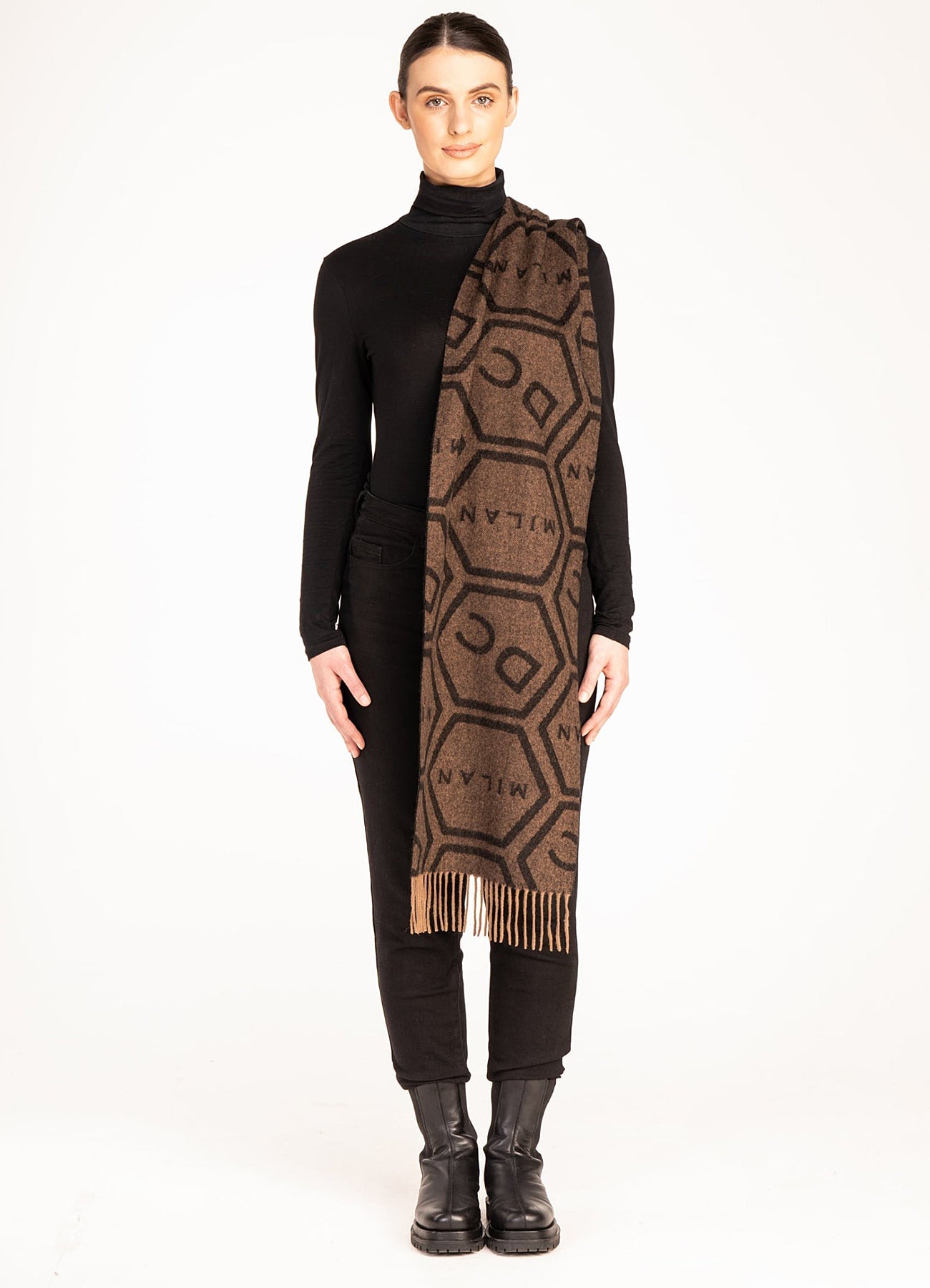 DC 모노그램 브라운 스카프 100% 퓨어 램스울